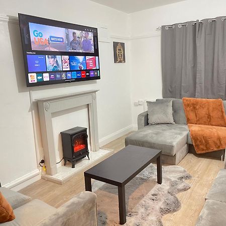 Hometel Digs Hidden Gem Large Comfy Home Can Sleep 15 Braunstone Town Exterior photo