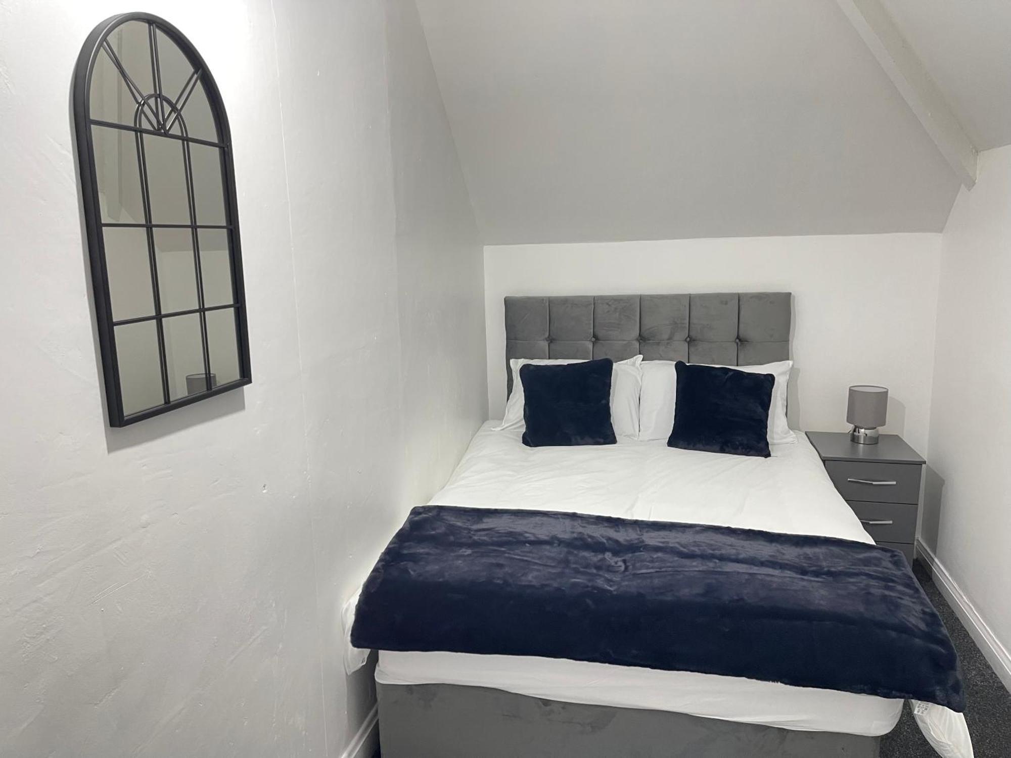 Hometel Digs Hidden Gem Large Comfy Home Can Sleep 15 Braunstone Town Exterior photo