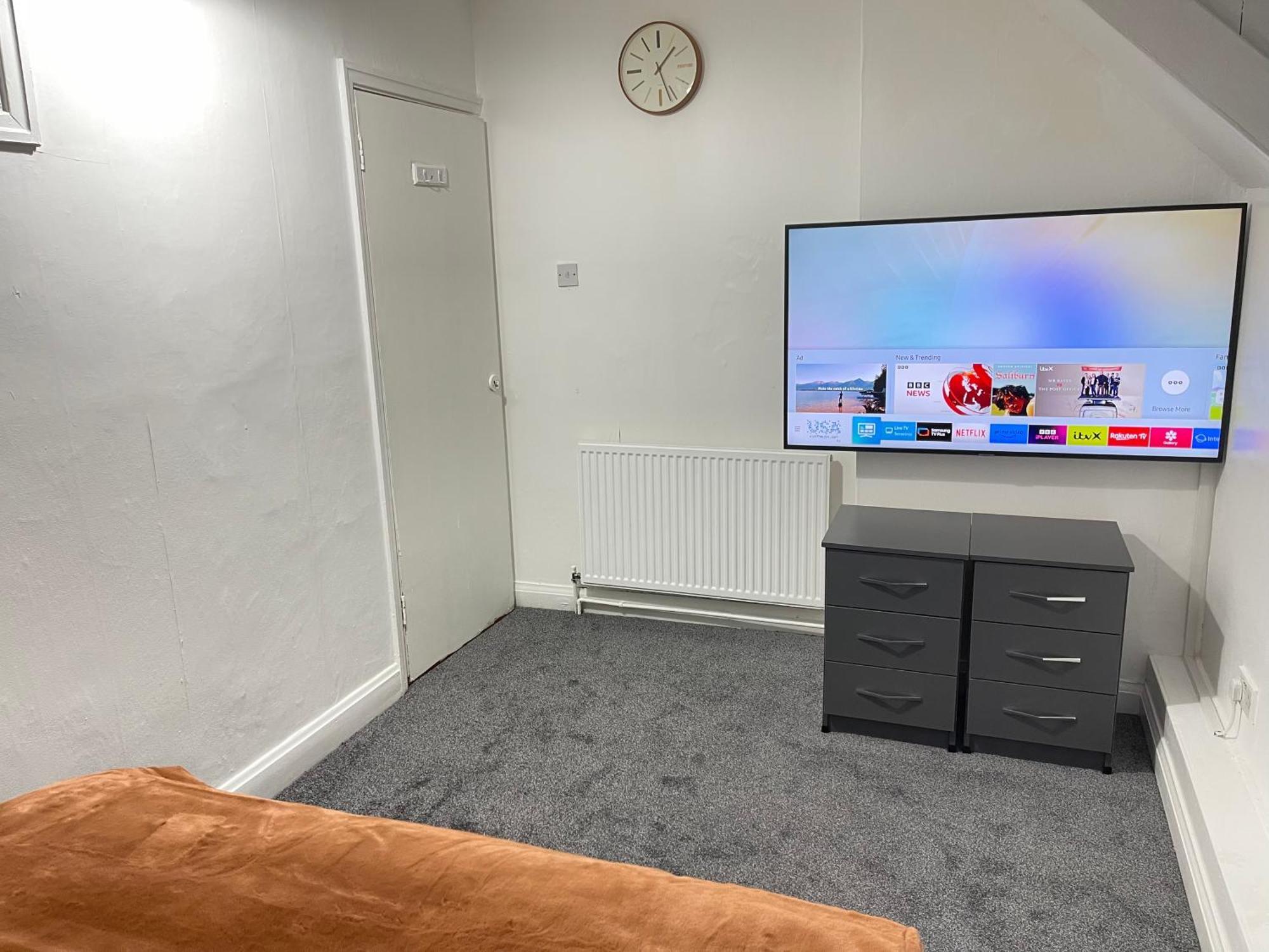 Hometel Digs Hidden Gem Large Comfy Home Can Sleep 15 Braunstone Town Exterior photo