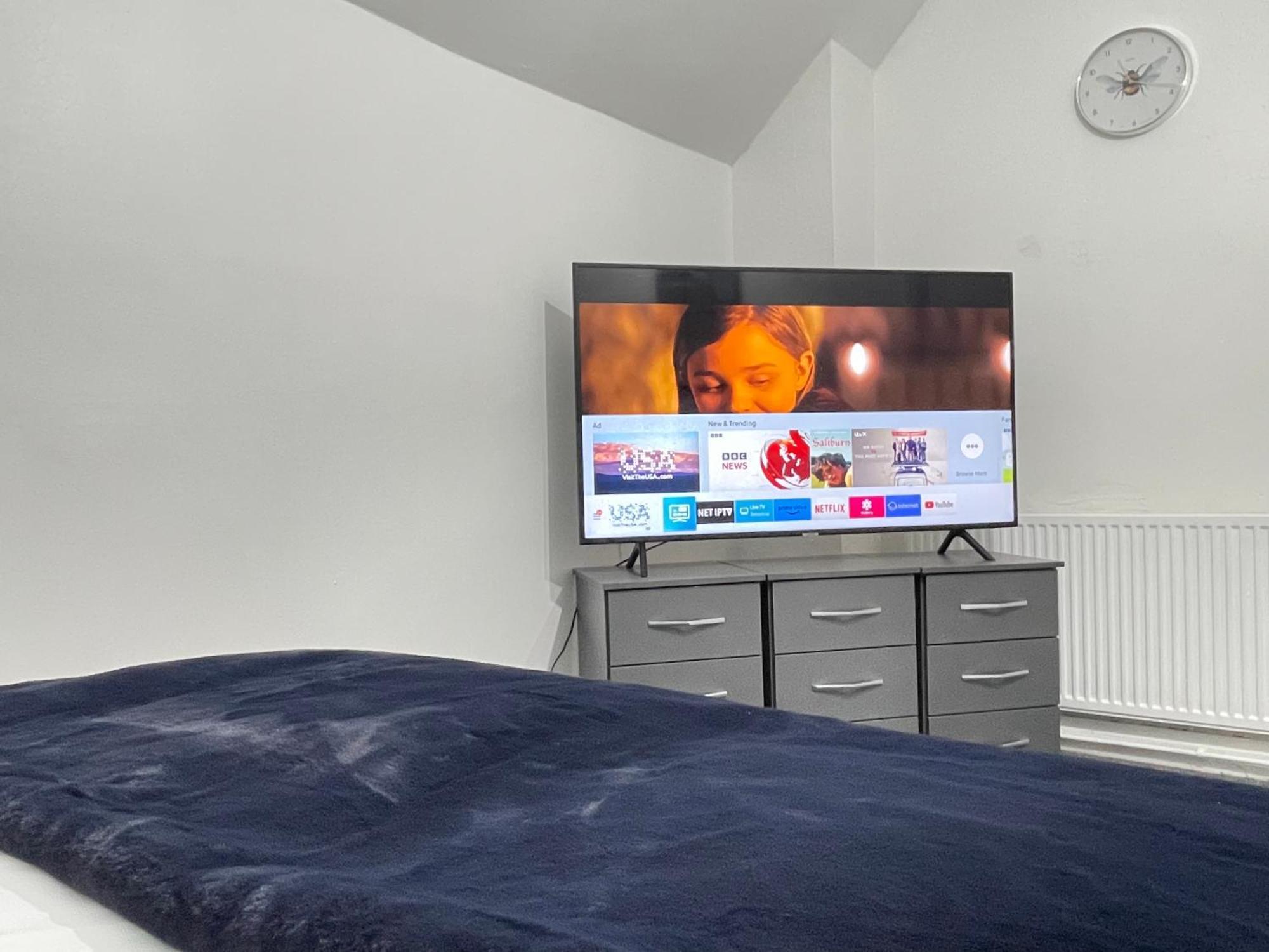 Hometel Digs Hidden Gem Large Comfy Home Can Sleep 15 Braunstone Town Exterior photo